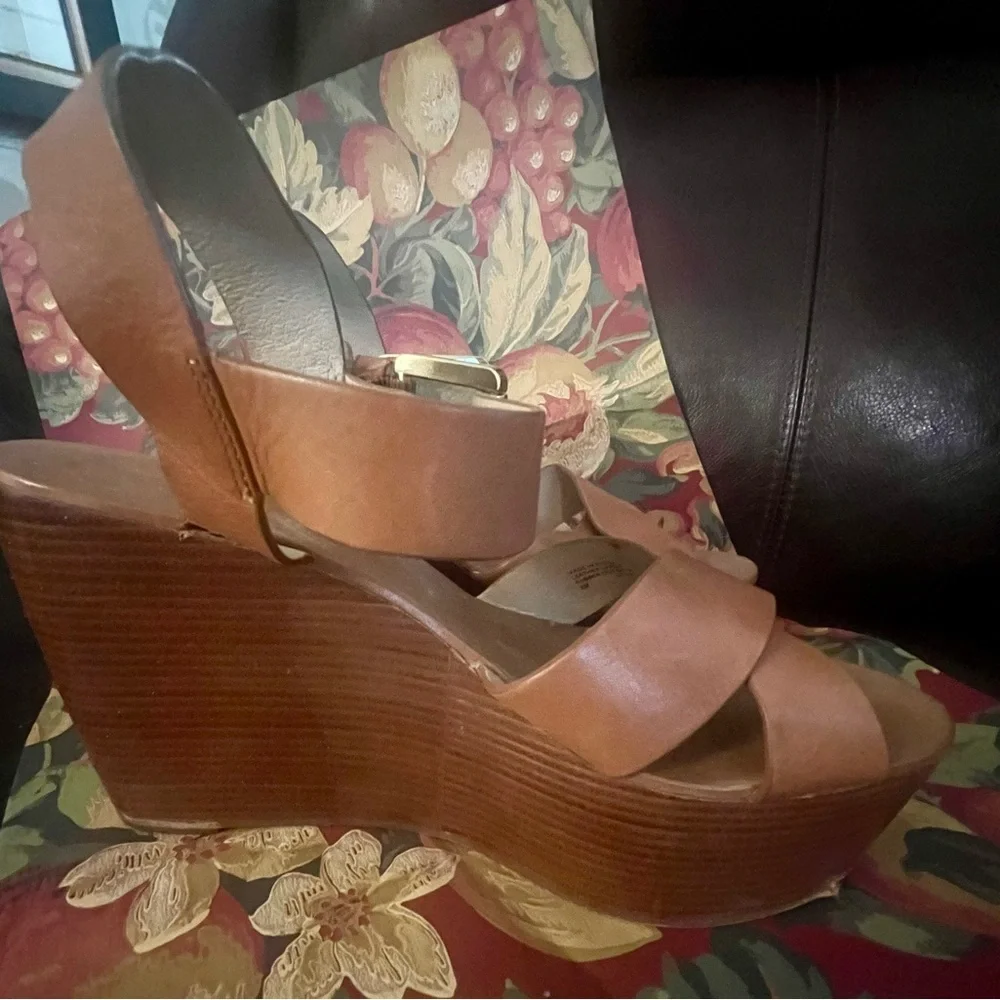 MICHAEL Michael Kors Abbott Wedge Sandal - Picture 2 of 9